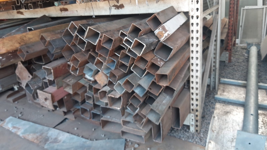 de 75x75mm de espesor desde 2mm hasta 5mm y de largo desde 40cms hasta 260cms.